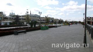 На набережной