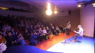 Поёт Глеб Агафонов