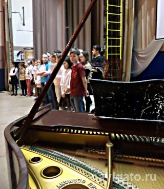 Хор поёт о Бармалее