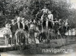 Строители плескательного бассейна