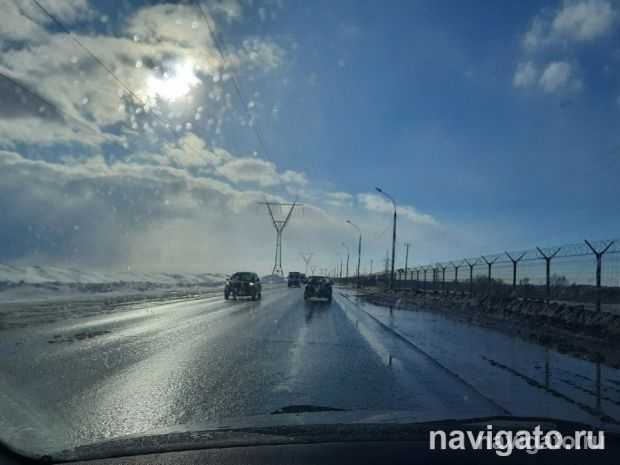 Грузовики на дамбе ГЭС