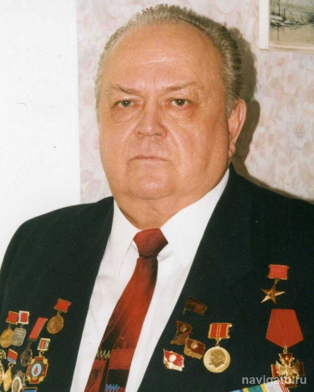 Людям города дарил...