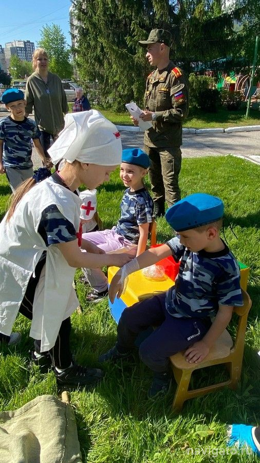 Малыши играют в «Зарницу»