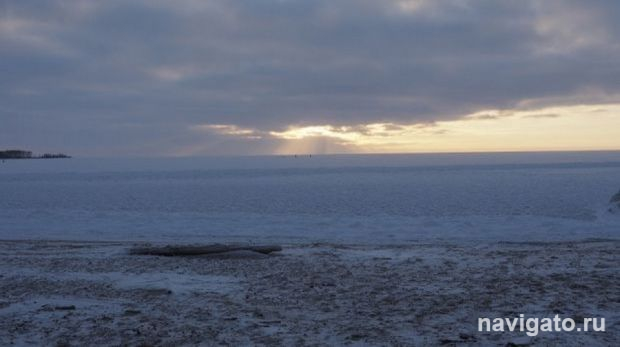 Начал вскрываться лёд