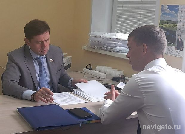 Помогать тем, кто действует