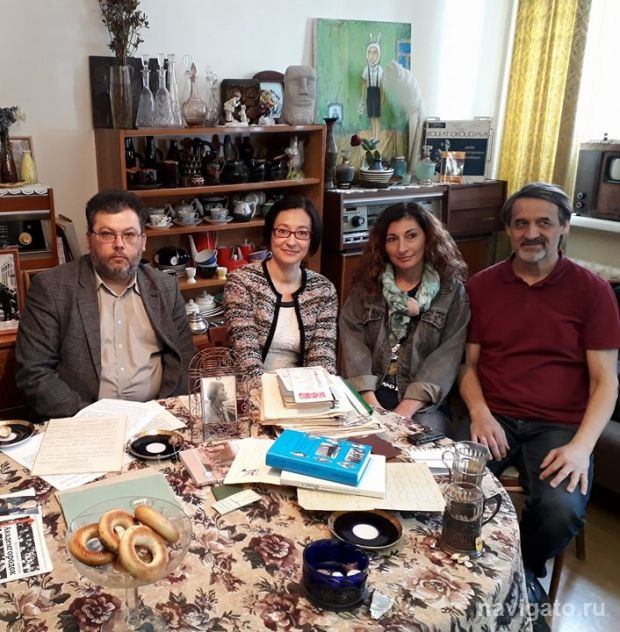 С песней наперевес