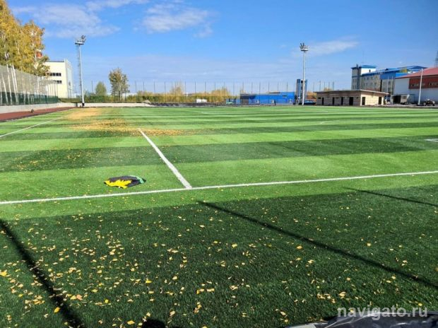 Устанавливают трибуны