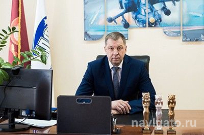 Золотая статуэтка Атланта