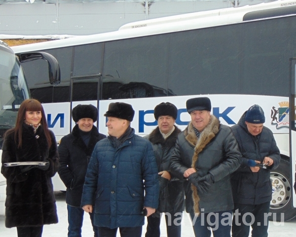 Новые автобусы пришли. Китайцы в России в автобусе. Автобус китаянок зимой. Автобус китаец Нижневартовск. Китай автобусы пришло Кыргызстан.