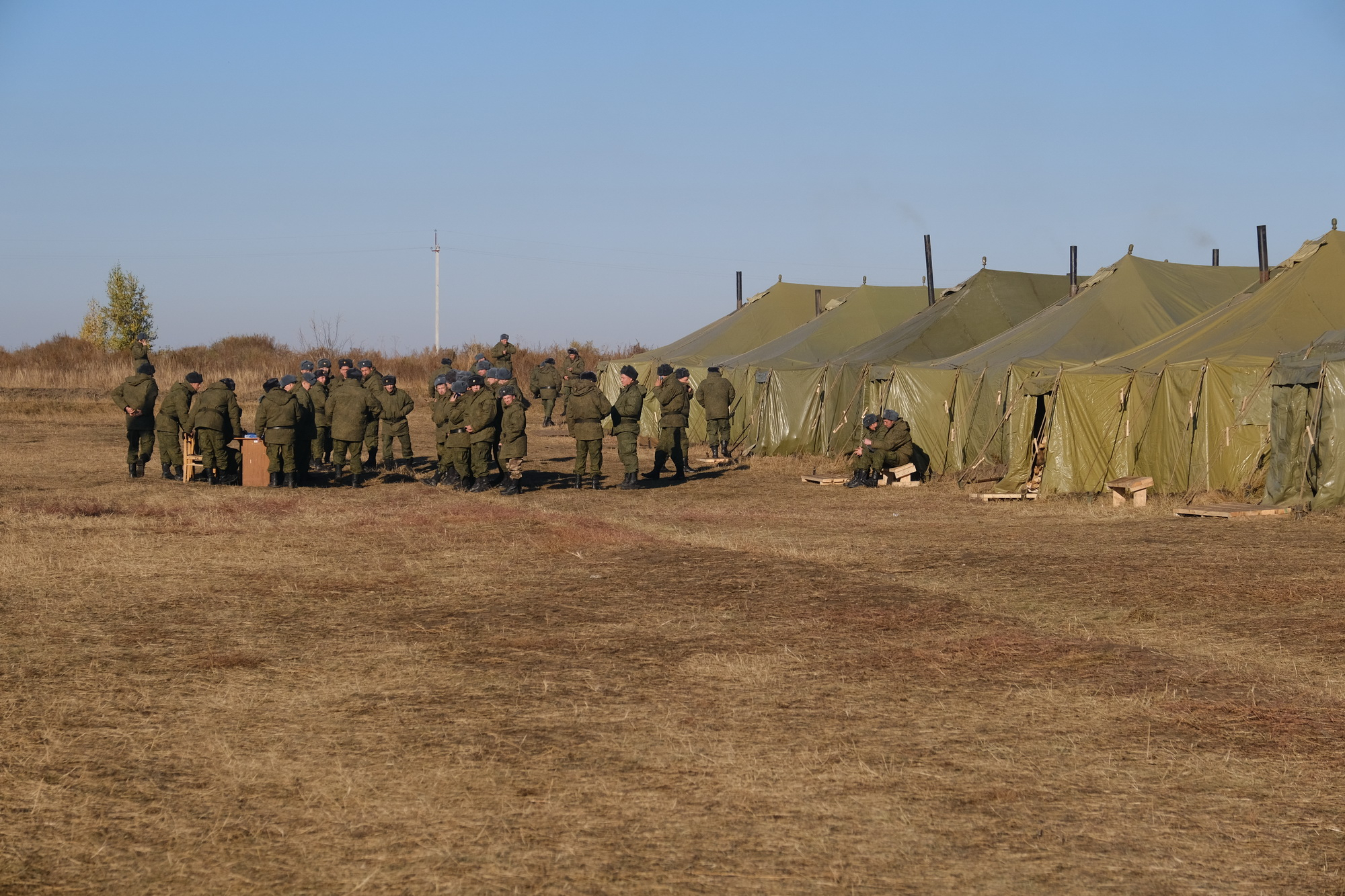 Военный палаточный лагерь