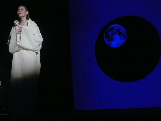 Скоро лето: на ОбьГЭС прилетело море чаек