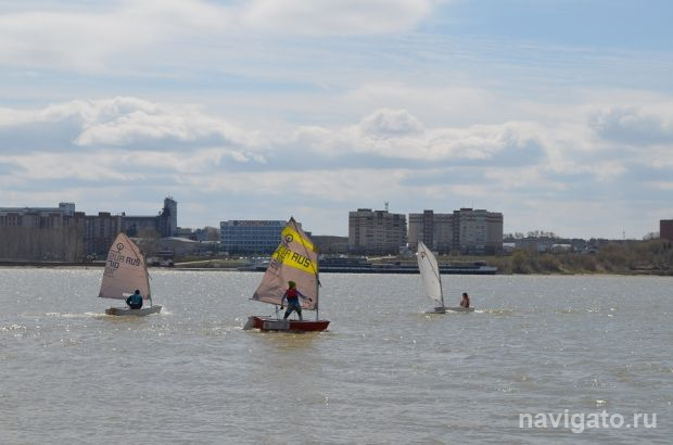 На Обском море проходят чемпионат по парусному спорту и детская регата