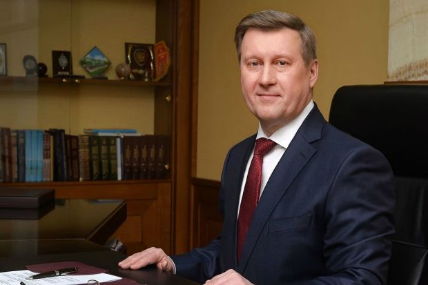 Мэр Анатолий Локоть поздравляет сибирячек с 8 Марта