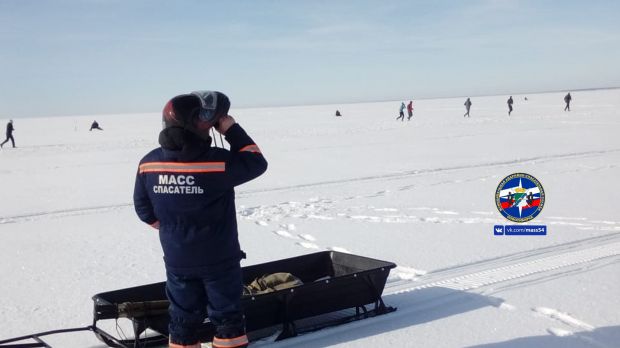 Легкоатлетический забег по льду «Белый трейл»: спасатели помогали бегунам