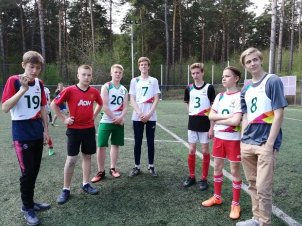 На районном этапе «Кожаного мяча» победили футболисты школы № 80