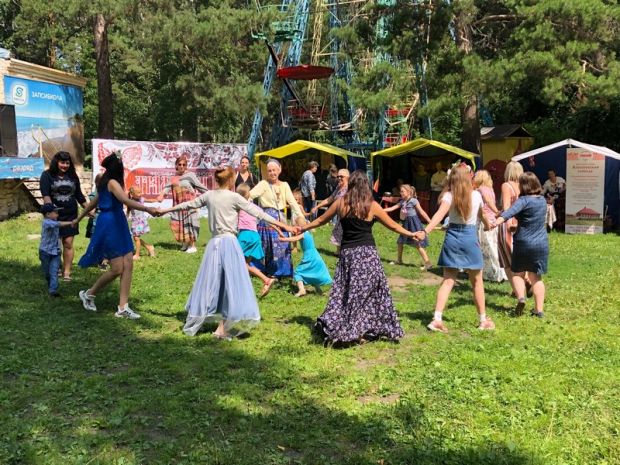 Шире круг: прикоснулись к народным традициям