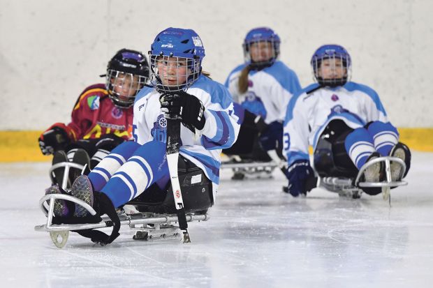 В следж-хоккей учат играть хоккеисты из «Сибири»