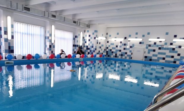 В школе микрорайона ОбьГЭС реконструировали бассейн