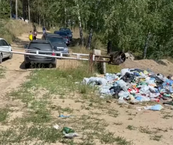 Был пляж – стала помойка: люди жалуются на горы мусора на Центральном пляже