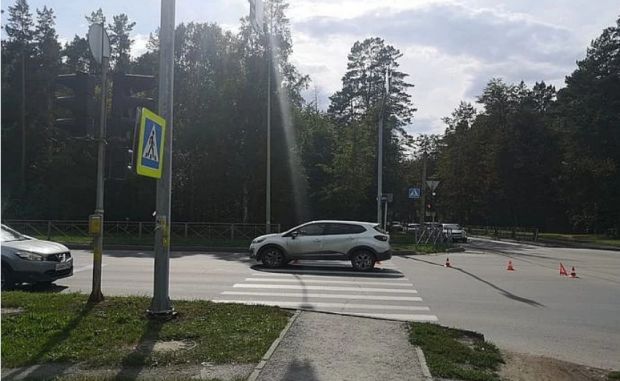 10-летнюю девочку с велосипедом сбили на пешеходном переходе