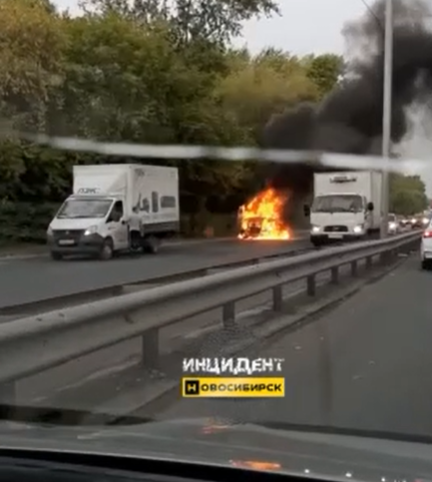 На Бердском шоссе загорелась ГАЗель. Пострадавших нет