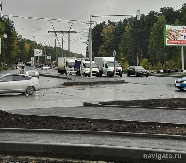 До 15 октября завершат реконструкцию перекрестка на Бердском шоссе