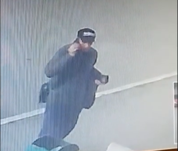 Внимание, розыск: в подъезде напали на женщину