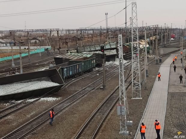 На станции Татарской сошел с рельсов 31 вагон