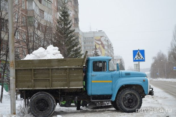 Более 2800 кубометров снега вывезли с улиц Советского района