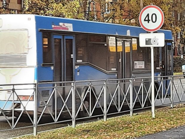 Первые четыре автобуса для Новосибирска пересекли границу