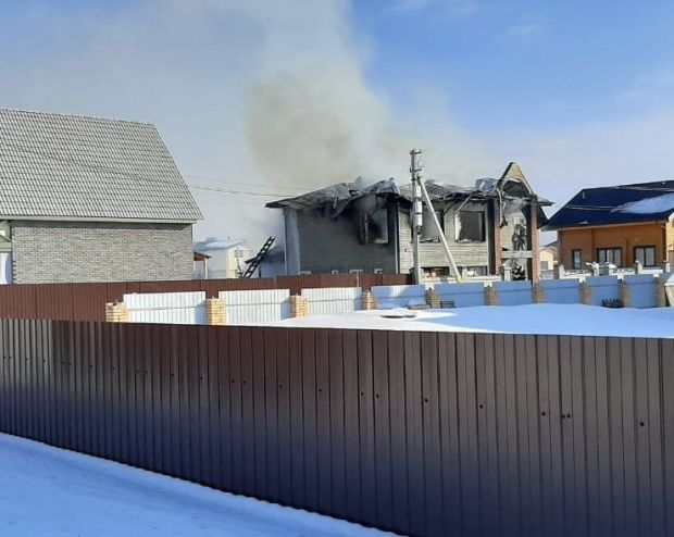 Пожарные не дали взорваться шести баллонам с газом