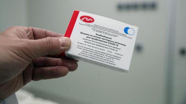 В «Векторе» рассказали, почему после прививки добровольцы заболели