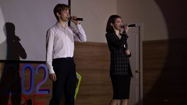 Для 236 выпускников СУНЦ НГУ прозвенел последний звонок