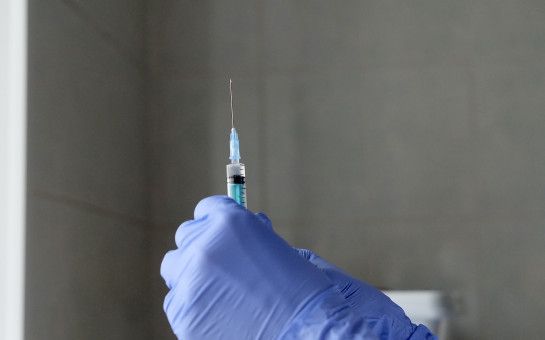 Перед началом отпусков новосибирцев просят вакцинироваться