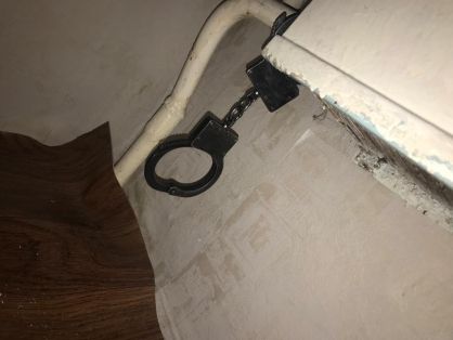 В Новосибирске будут судить подростка, приковавшего возлюбленную к батарее