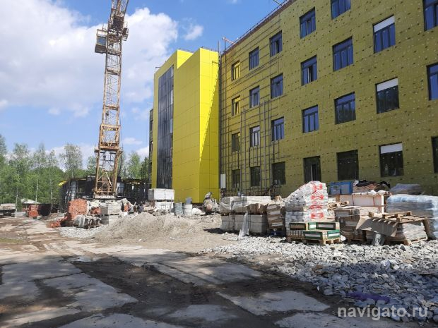 Мэр Анатолий Локоть побывал на стройплощадке гимназии №3