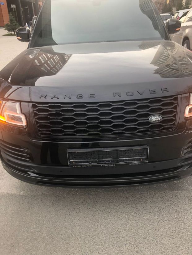 Двух нарушителей на Range Rover задержали за езду без прав