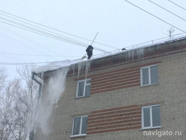 Из-за теплой погоды в Новосибирске возможен сход снега с крыш