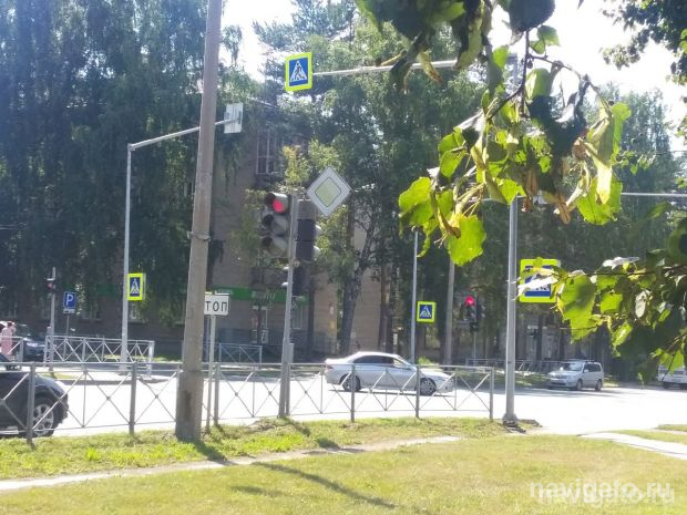 Светофор на перекрестке Лаврентьева и Терешковой будет работать в прежнем режиме
