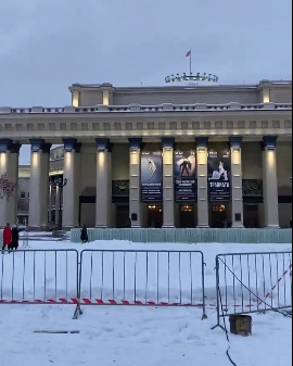 В Новосибирске начали заливать главный каток