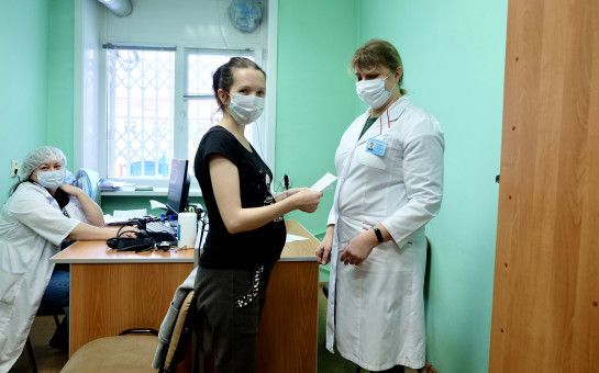 В Новосибирске 200 беременных женщин поставили первую прививку от COVID