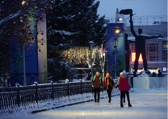 Когда можно покататься на катке у оперного театра