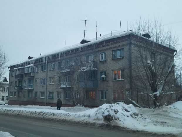 Общежитие завода-банкрота продали вместе с людьми