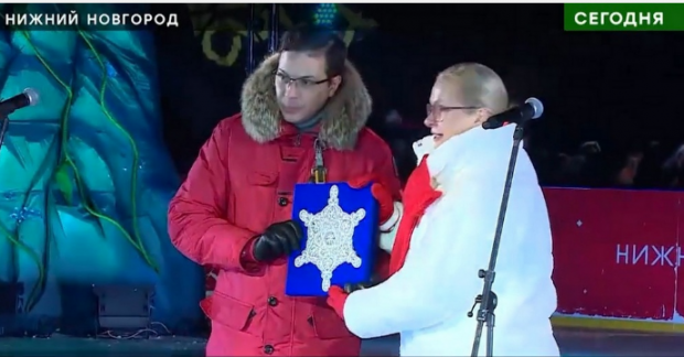 Анна Терешкова получила для Новосибирска символ Новогодней столицы России на 2023 год