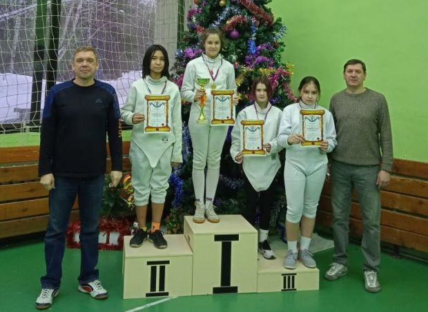 Новосибирцы сразились с барнаульцами на турнире по фехтованию на саблях