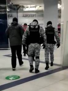 В новосибирском аэропорту задержали томича, укравшего ребенка у бывшей жены