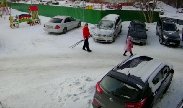 Близкие объяснили странное поведение мужчины на улице Иванова