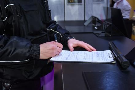 Коллектор пытался прорваться в палату к больной женщине