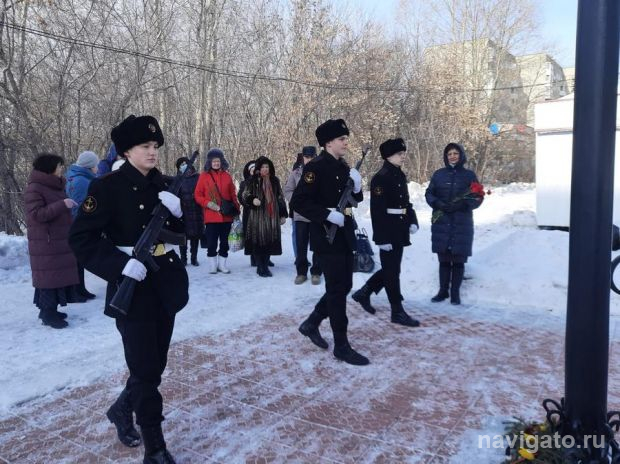 Жители ОбьГЭС почтили память героя в день его рождения