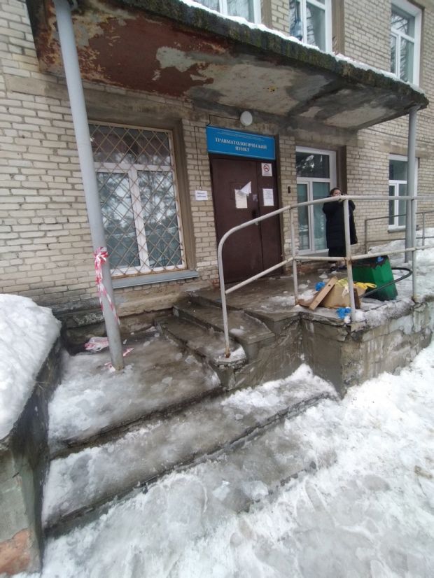 В Советском районе люди жалуются на гололед около больниц и магазинов